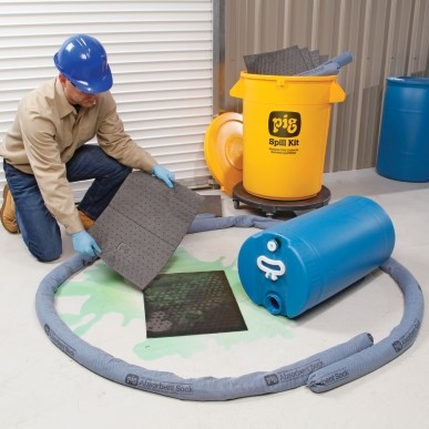 Pig Spill Kit In 32-Gallon High-Visibility Economy Container